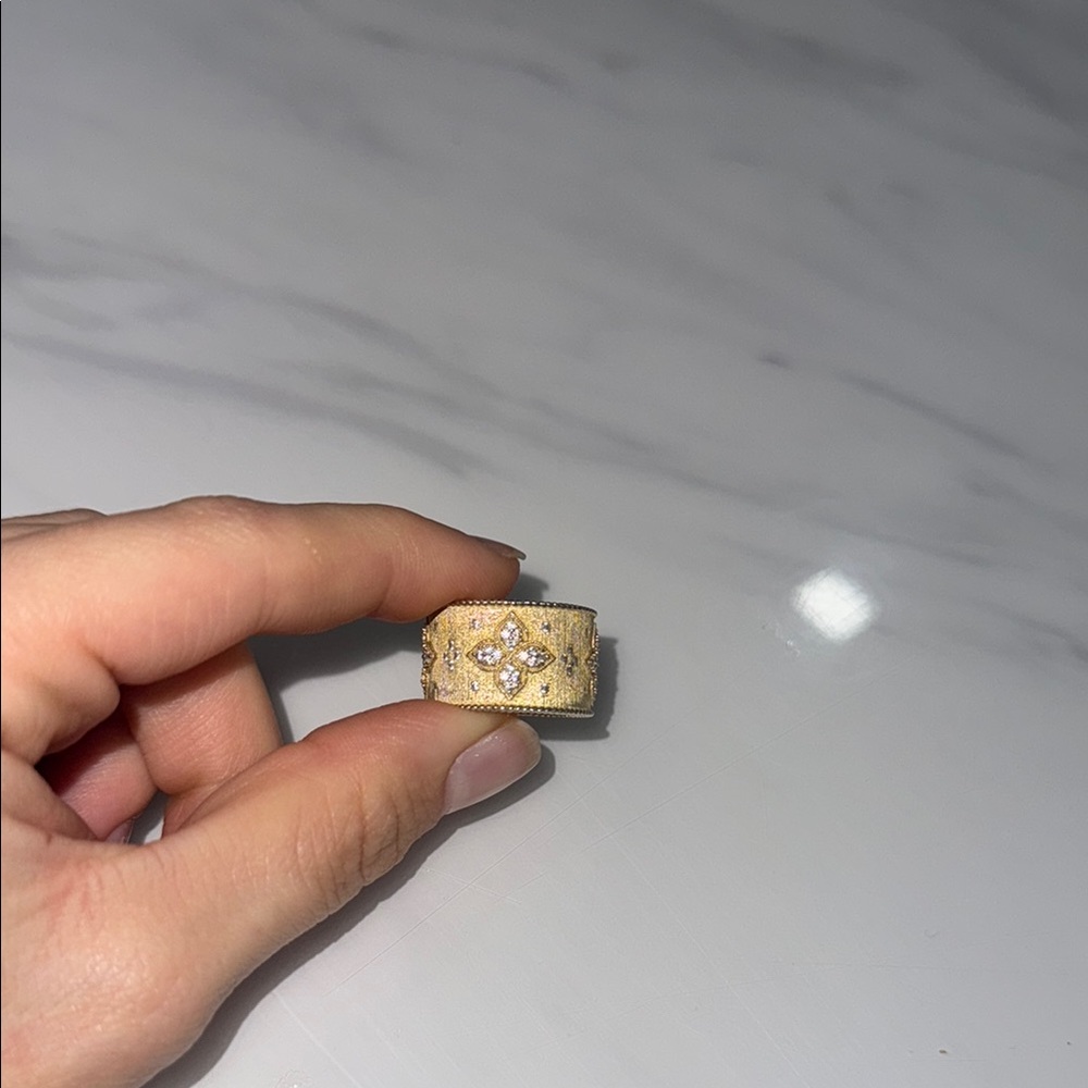 Gold thick band diamond flower Ring- luxury costume!